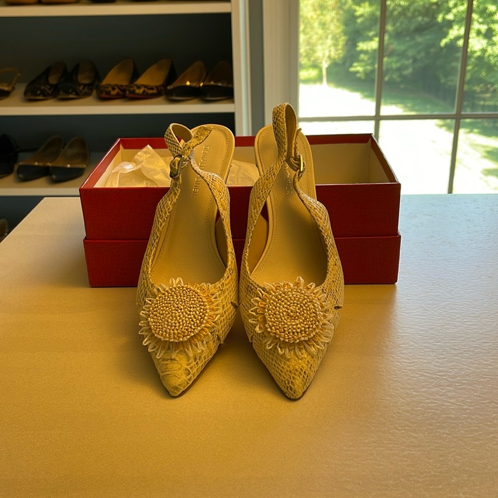 Donald J. Pliner kitten heels